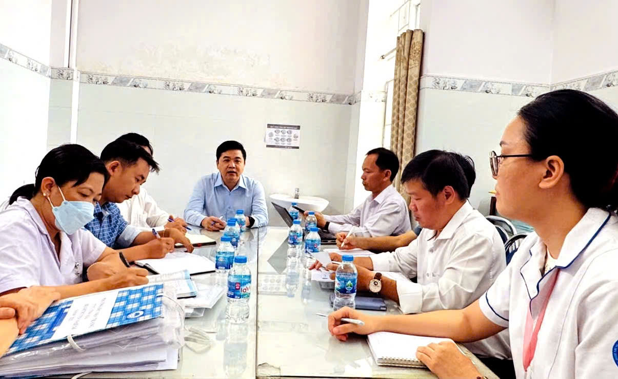Bộ Y tế kiểm tra công tác phòng, chống sốt xuất huyết tại Khánh Hòa